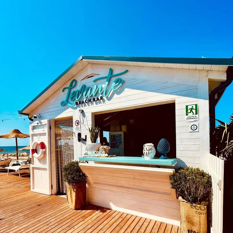 Levante Beach: Solarium, Ristorante e Aperitivi